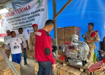 Seno Aji Beri Nelayan di Kukar Ratusan Mesin Kapal