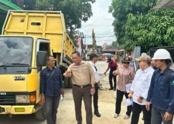 Legislator Asal Kukar Seno Aji Tinjau Pembangunan Proyek Drainase di Loa Ipuh