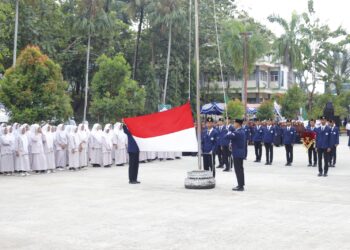 Hadiri Upacara Bendera Hari Santri Nasional 2024, Rusmadi Sebut Pemerintah Bagian dari Santri 