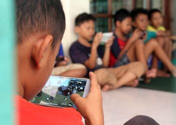 Orang Tua Perlu Ajak Anak jadi Warga Digital yang Bijak