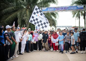 Ribuan Warga Kecamatan Muara Badak Meriahkan Fun Walk PHSS 2025