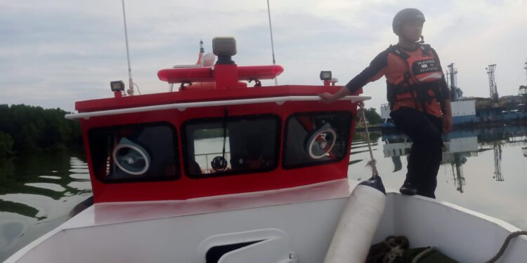 Kapal Diterjang Badai, Nopi Jatuh ke Laut Balikpapan