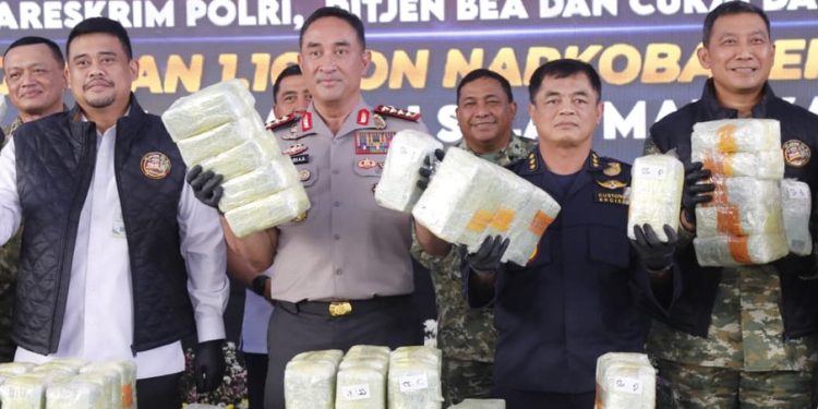 Delapan Kru Kapal Penyelundupan 1,16 Ton Ketamin Senilai Rp3,48 Triliun Ditangkap